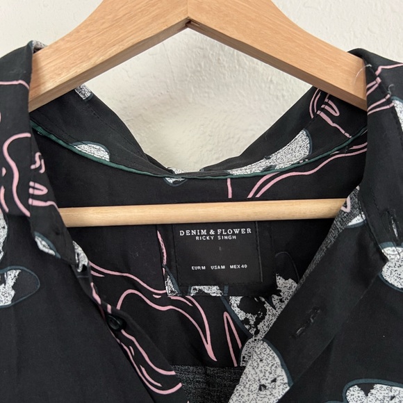 Denim & Flower Short-Sleeve Button-Up - Picture 2 of 2